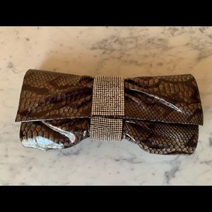Brown patent clutch, bow like, new